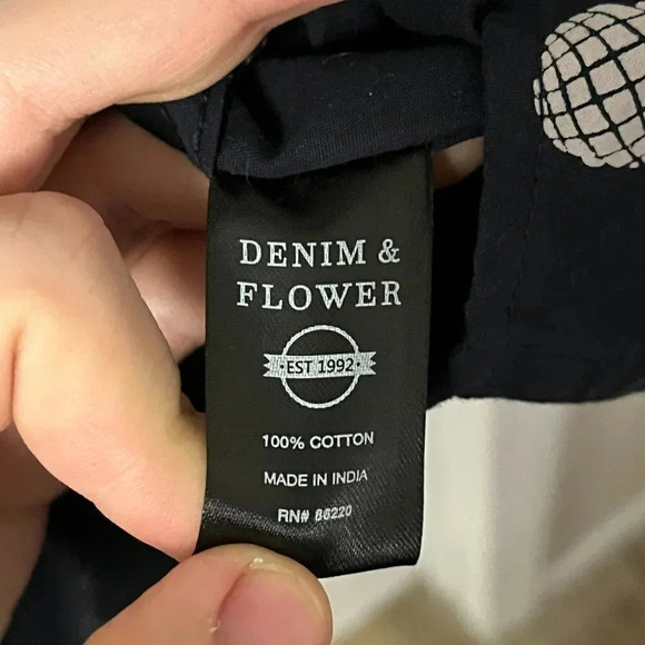 Men’s Denim & Flower Button Down Shirt Size Medium - Picture 4 of 7